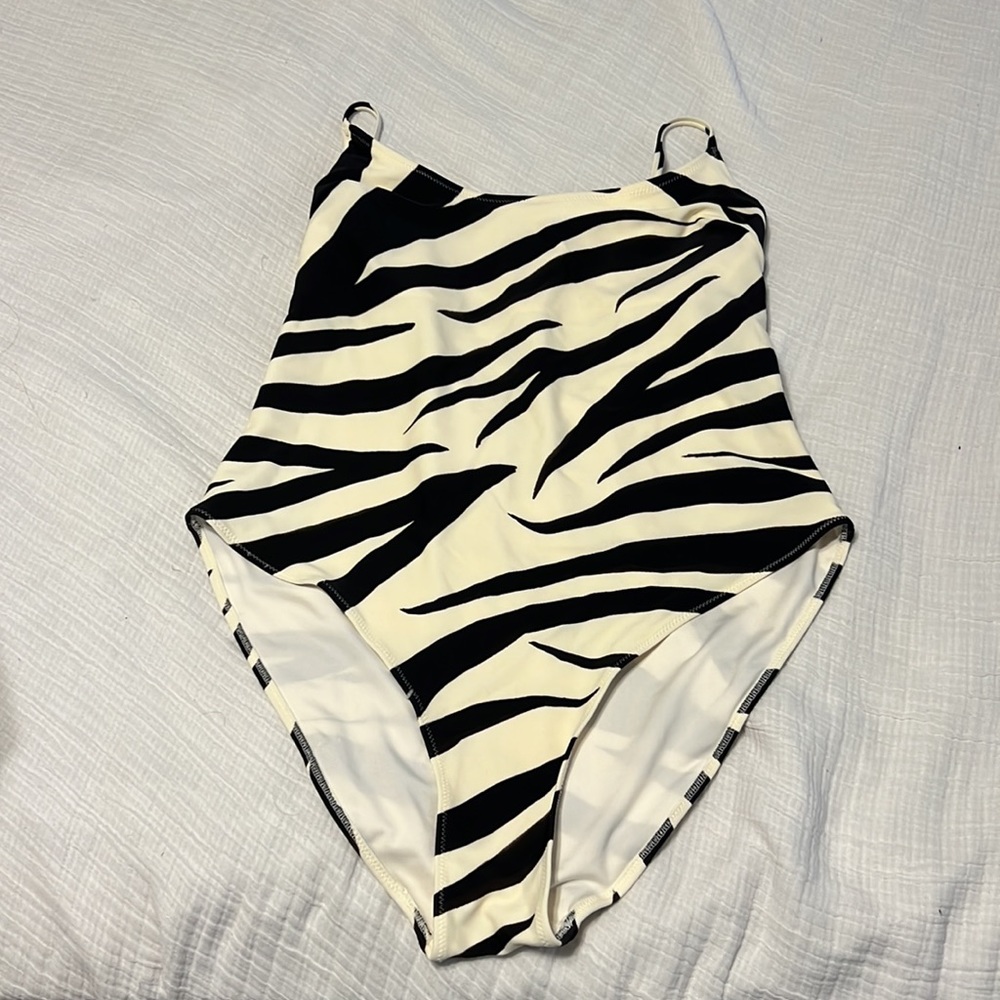 Zebra Underwired Belted One Piece Swimsuit